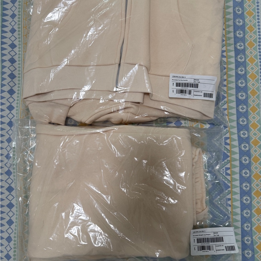 ALO Yoga Full Zip Hoodie And Sweatpant Set Oat Milk Size S - Picture 10 of 10